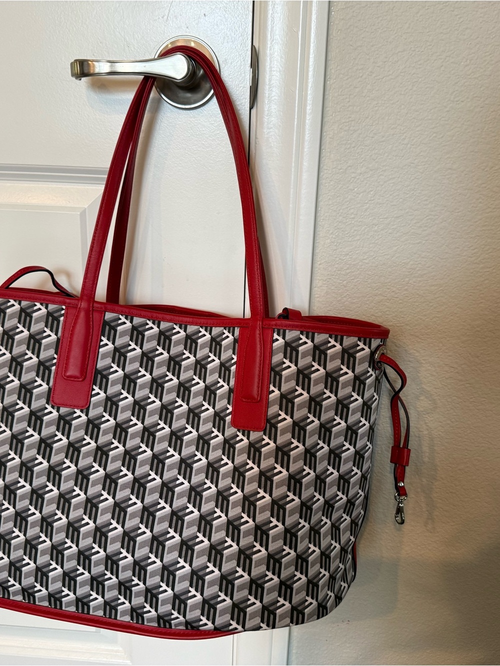 MCM Red Visetos Logo Tote with Navy Motif - Picture 5 of 8